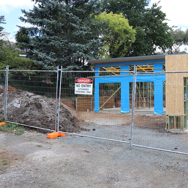 do you deliver and install temporary fencing and what's the price for this in Dayton Lakes